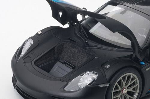 1/18 Black Model Car Q189