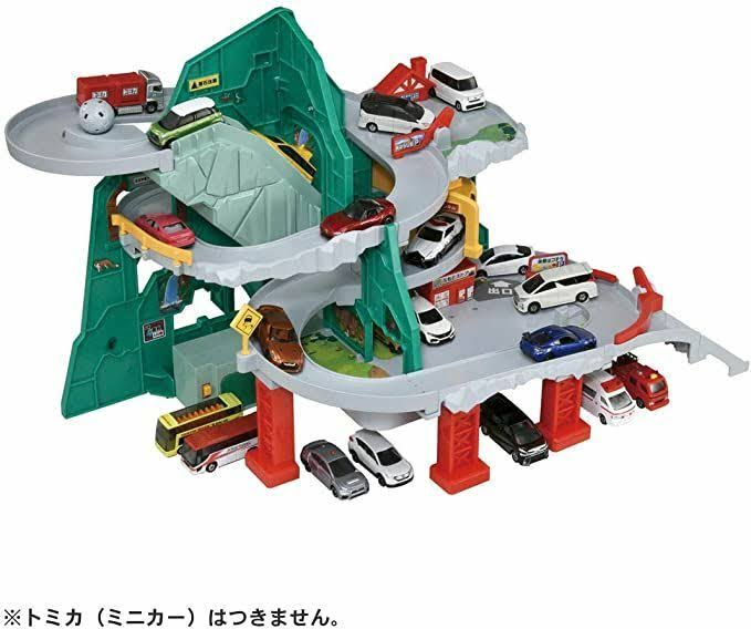 Tomica World Go Through Tunnel Mountain Climbing Drive D11820
