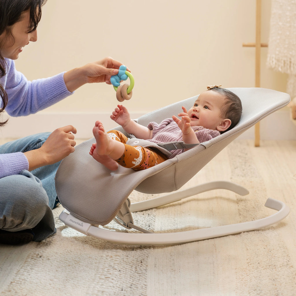 2-in-1 Baby Bouncer & Rocker, Lightweight & Compact O6671