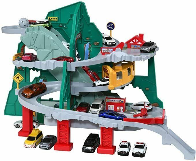 Tomica World Go Through Tunnel Mountain Climbing Drive D11820