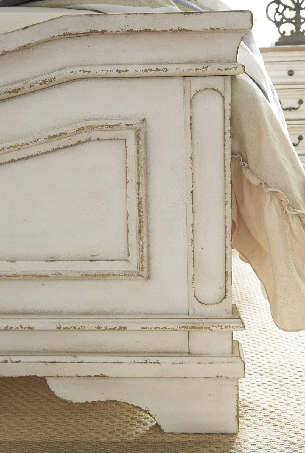 California King Bed Q373826