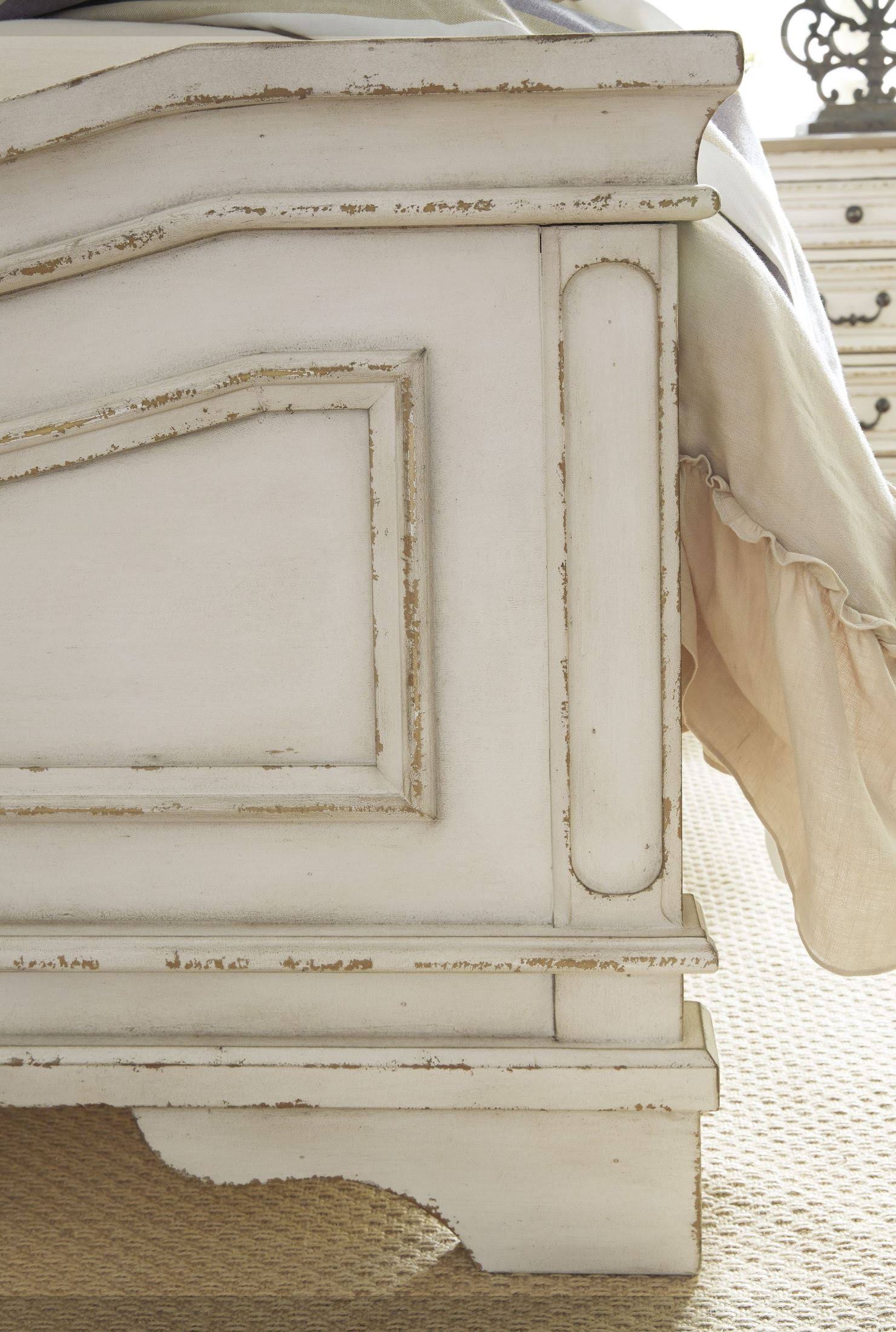 California King Bed Q373826